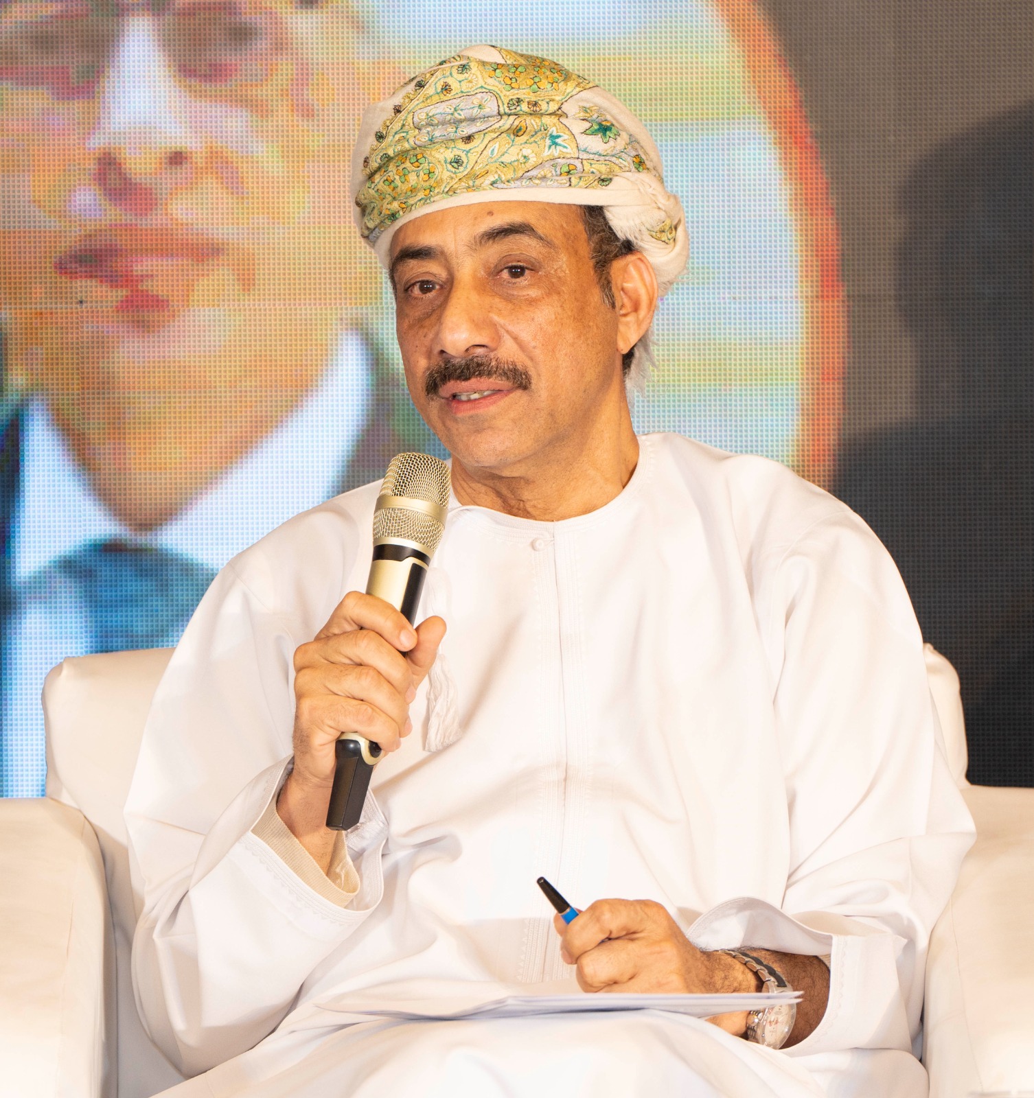 السفير العمانى 