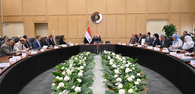 الوزير مع رؤساء الشركات