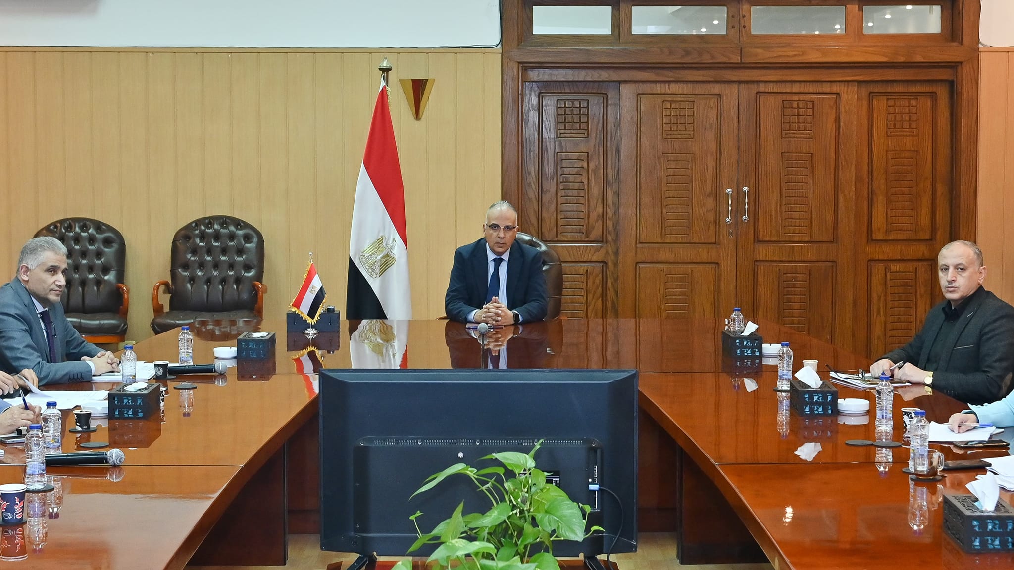 وزير الري يناقش إعادة استخدام الصرف الزراعي