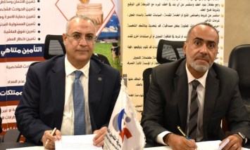 جانب من التوقيع