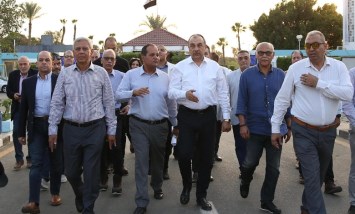 جولة وزير قطاع الأعمال العام