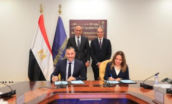 وزيرا الاتصالات والتربيةوالتعليم