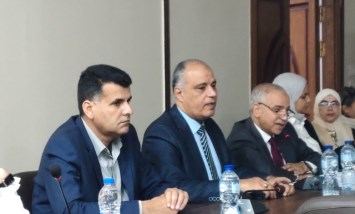 خلال الاجتماع 