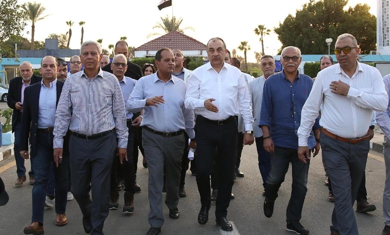 جولة وزير قطاع الأعمال العام