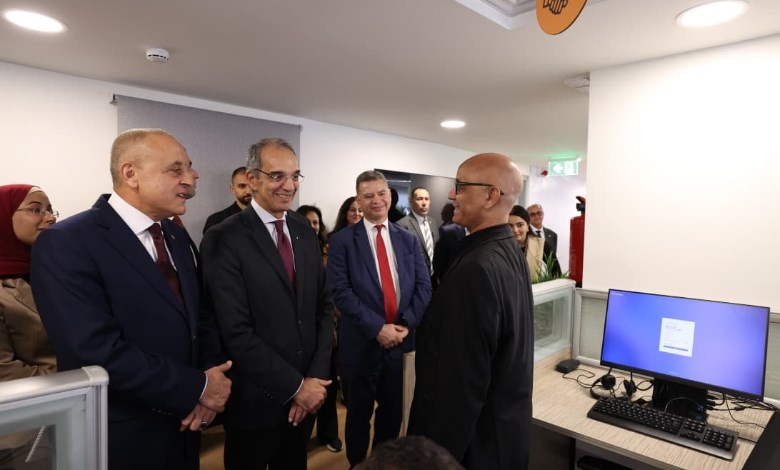  وزير الاتصالات وتكنولوجيا المعلومات