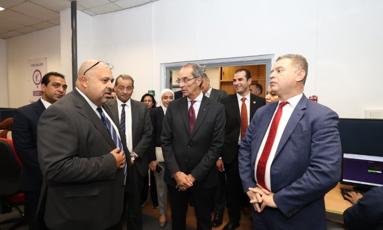 وزير الاتصالات وتكنولوجيا المعلومات