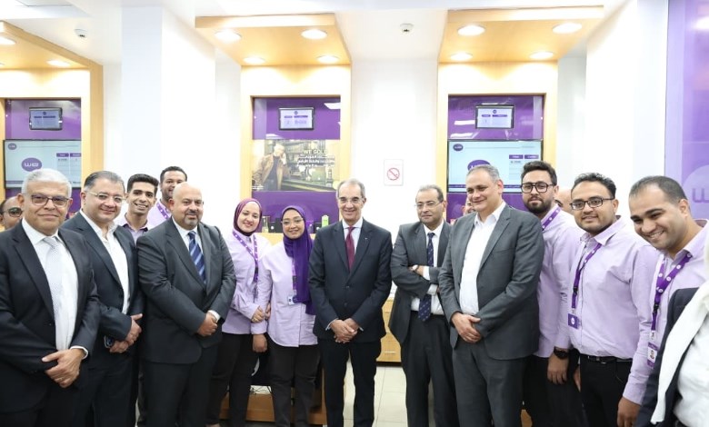  وزير الاتصالات وتكنولوجيا المعلومات