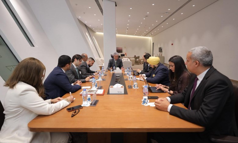 وزير السياحة يلطقى مسئولي  مدرسة لوزان للفندقة بسويسرا