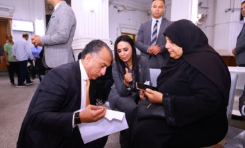جولة مفاجئة لمايا مرسي داخل بنك ناصر… وخطة للارتقاء بالخدمات