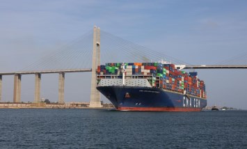 سفينة الحاويات العملاقة CMA CGM  BENJAMIN FRANKLIN