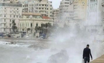 أمواج شديدة بالإسكندرية