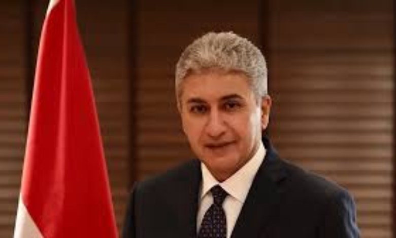 وزير السياحة والآثار 