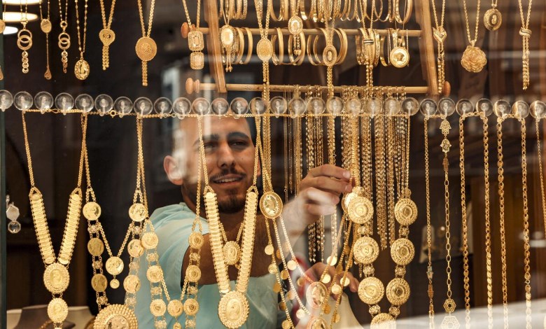 أسعار الذهب في مصر.. ارتفاع طفيف رغم تراجع الأوقية عالميًا