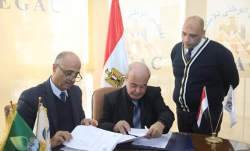 جانب من توقيع البروتوكول 