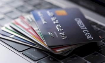 البطاقات الائتمانية