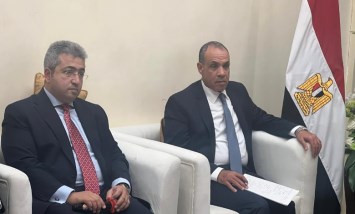  وزير الخارجية والهجرة