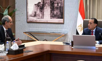 رئيس الوزراء يتابع مع وزير الاتصالات