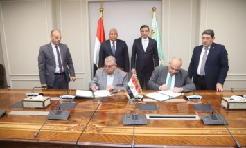 خلال توقيع البرتوكول 