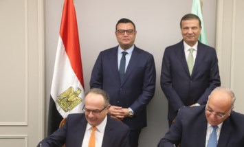 خلال توقيع الاتفاق 