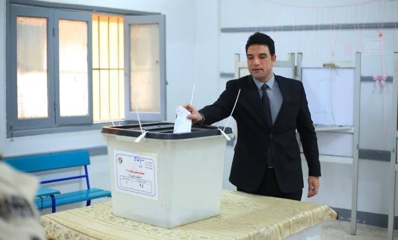 نائب محافظ سوهاج يدلي بصوته في الانتخابات 