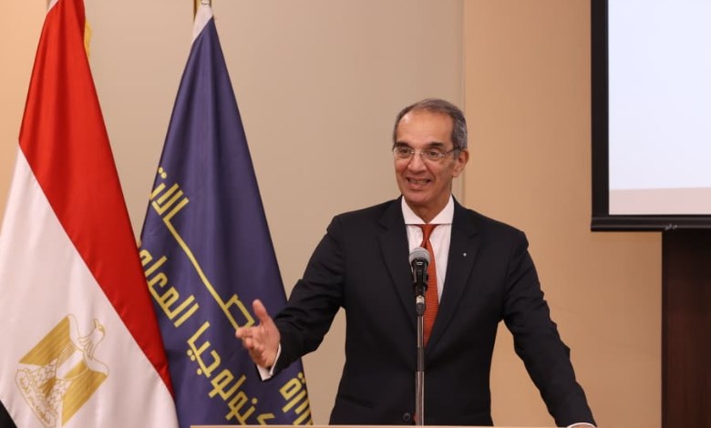 الوزير أثناء اللقاء