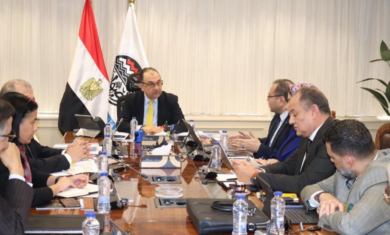 وزير قطاع الأعمال خلال الاجتماع