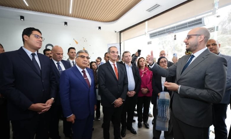 وزير الاتصالات 