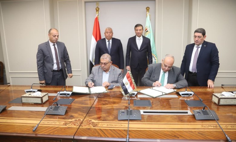 خلال توقيع البرتوكول 