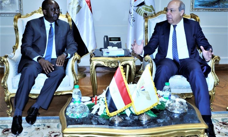 وزير الطيران المدني يلتقى وفد الـ IFC