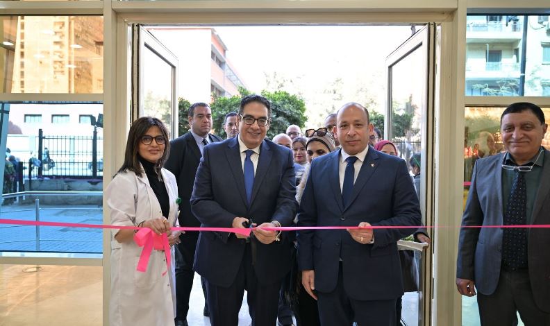 رئيس جامعة القاهرة خلال الافتتاح