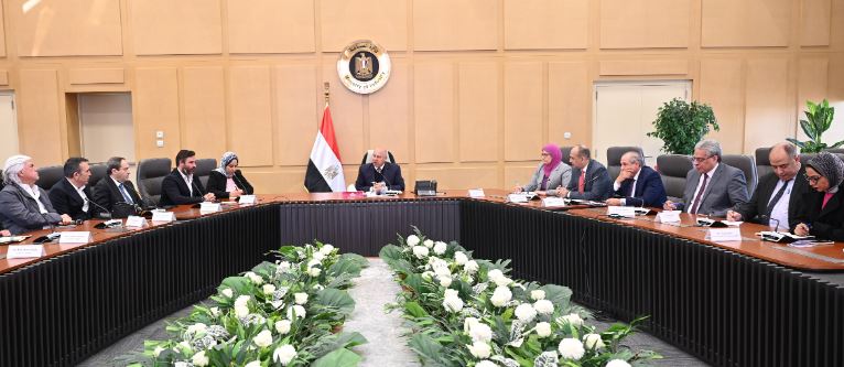الوزير مع وفد الشركات التركية