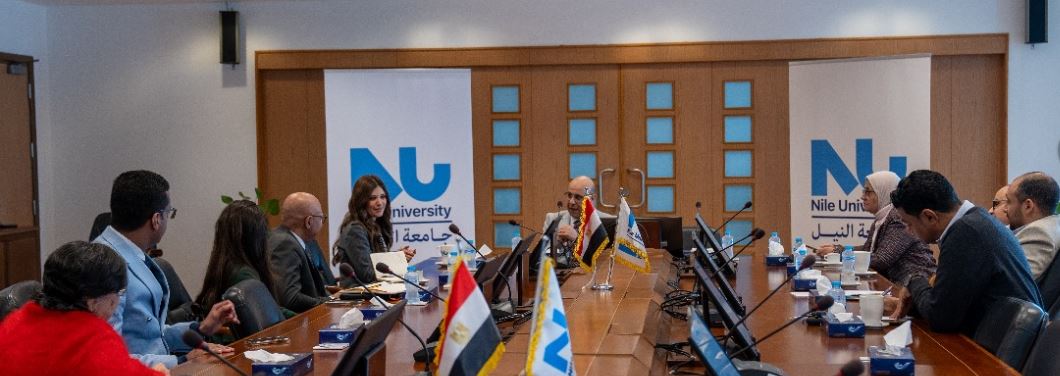 رئيس جامعة النيل مع وفد مايكروسوفت
