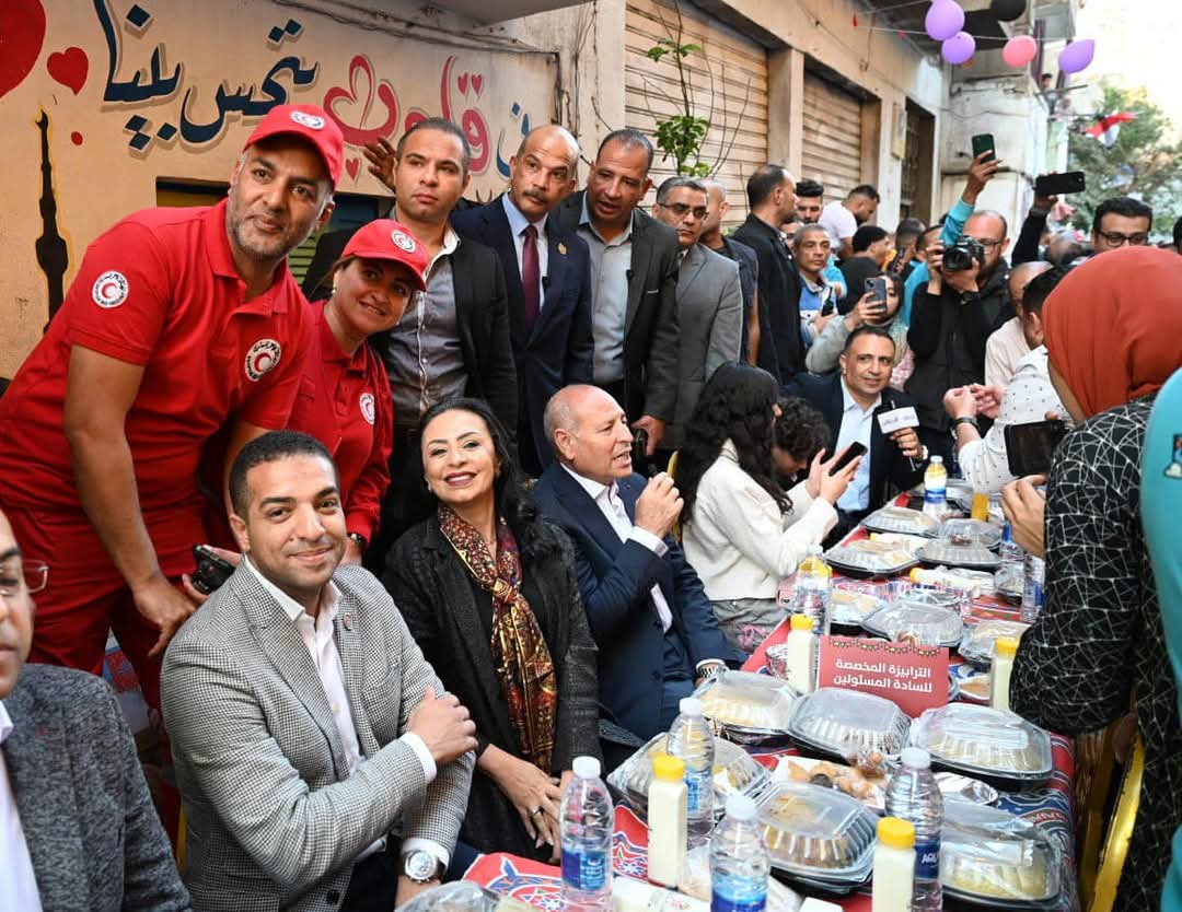 وزيرة التضامن تشارك في إفطار أهالي المطرية