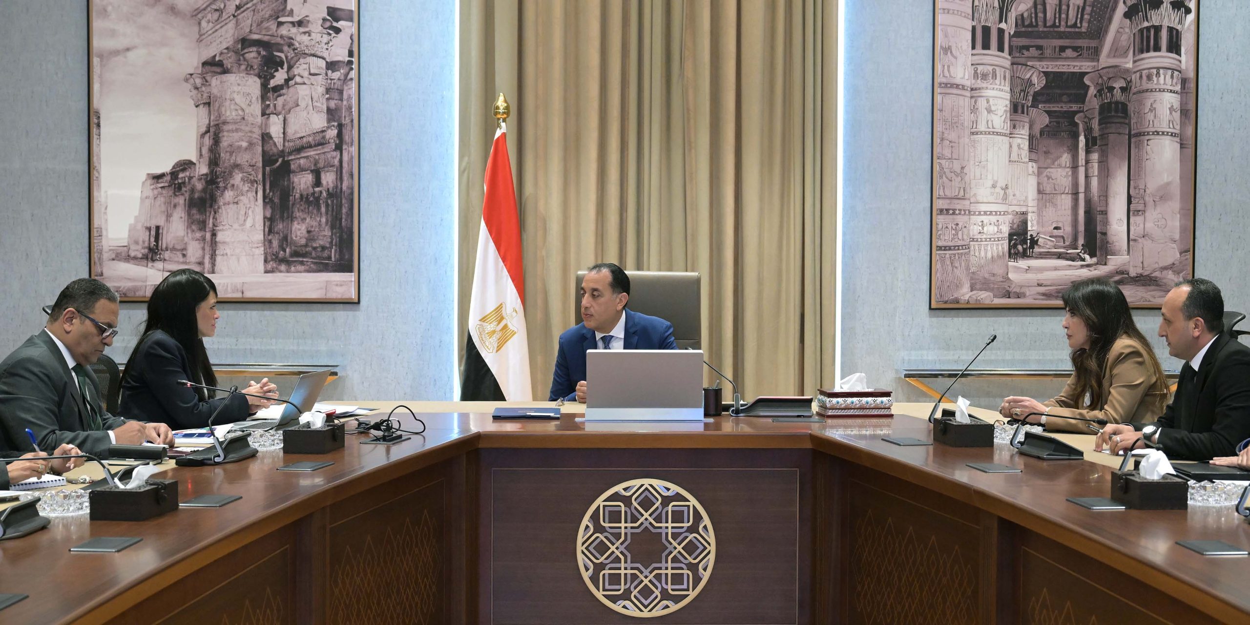 رئيس مجلس الوزراء