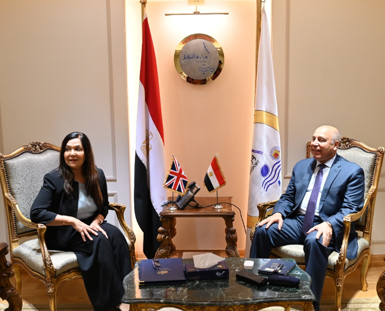 وزير الصناعة مع المبعوث التجارى البريطانى