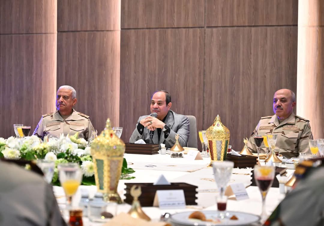 السيسي يهنئ أبناء الضباط والجنود بمناسبة ذكرى العاشر من رمضان