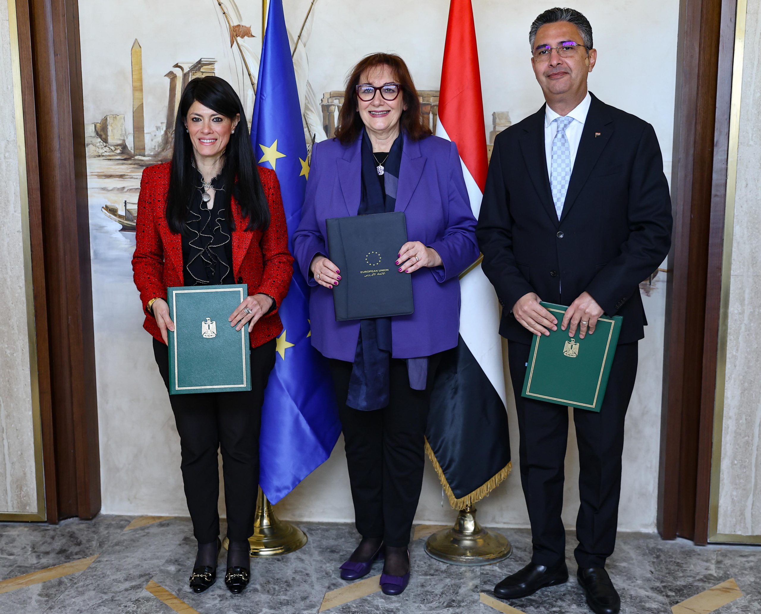 وزير التموين 