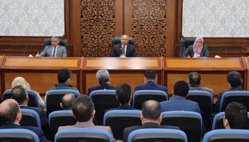 الوزير مع المستثمرين بمحافظة الإسماعلية