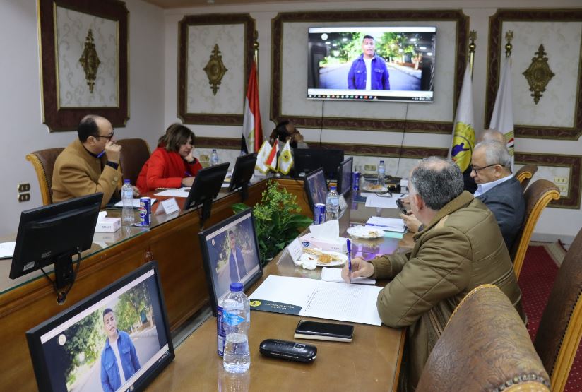 لجنة المناقشة