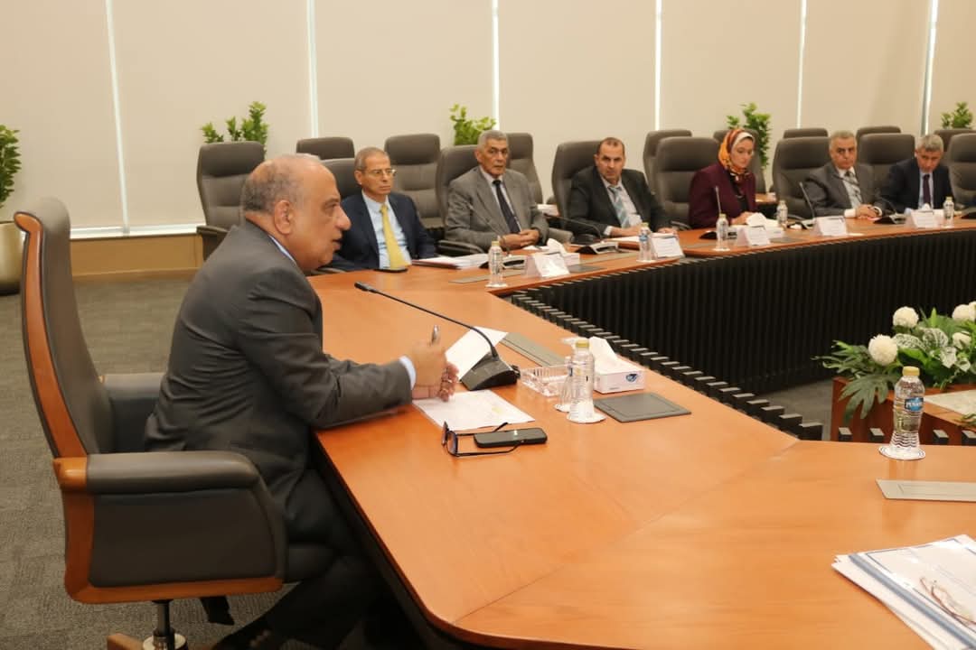 وزير الكهرباء يتابع مستجدات تنفيذ خطة العمل وتوفير التغذية الكهربائية