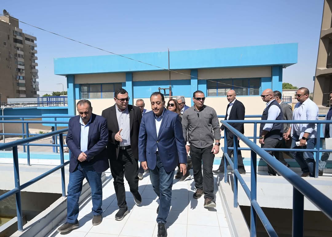 رئيس الوزراء يتفقد المعمل المركزي لمياه الشرب بأسيوط