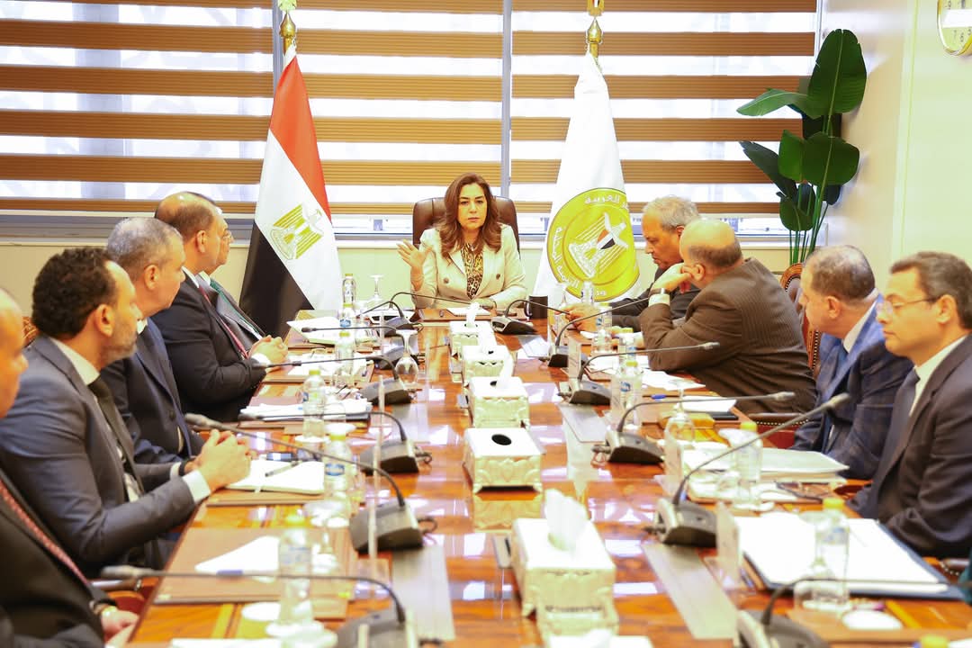 وزيرة التنمية المحلية تتابع موقف مشروعات الخطة الاستثمارية