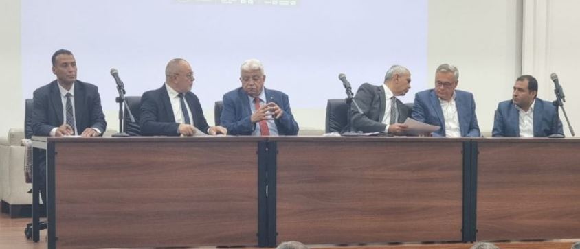 خلال الاجتماع