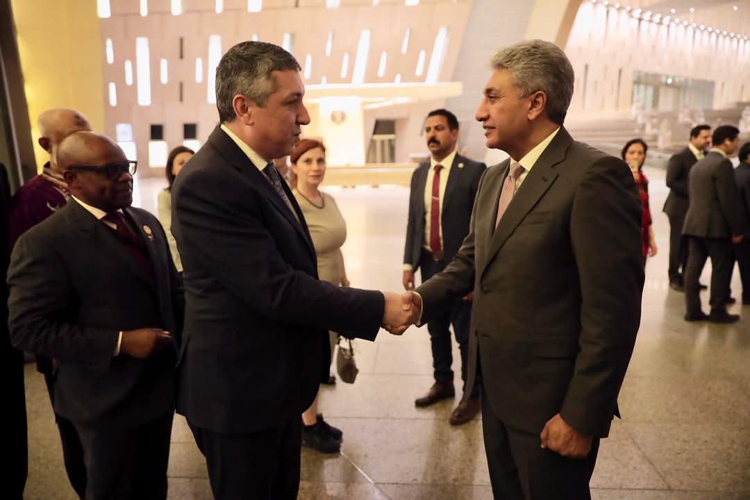 وزير السياحة 