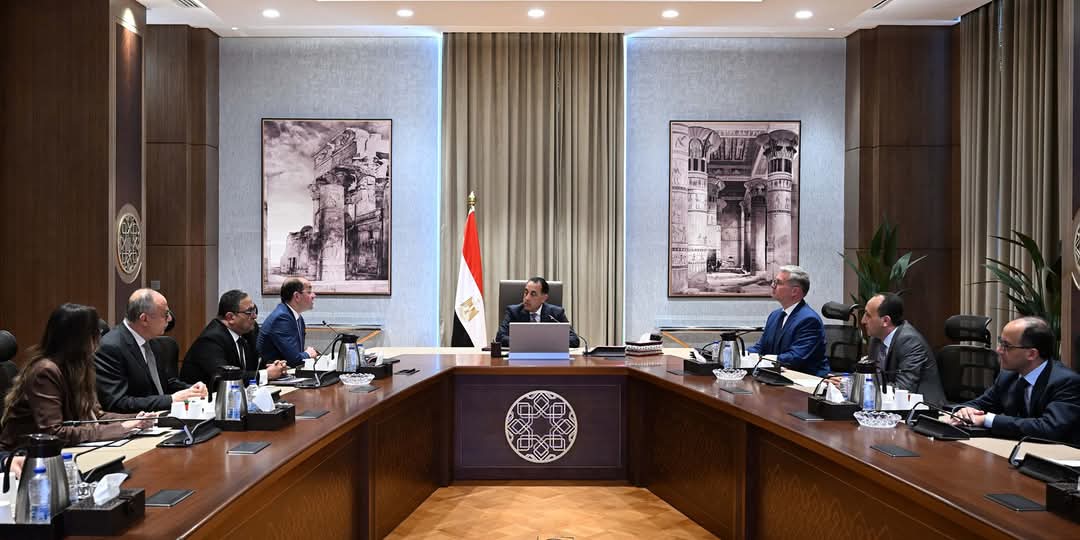 مدبولي يُتابع جهود الحكومة لتحويل السيارات للعمل بالغاز الطبيعي