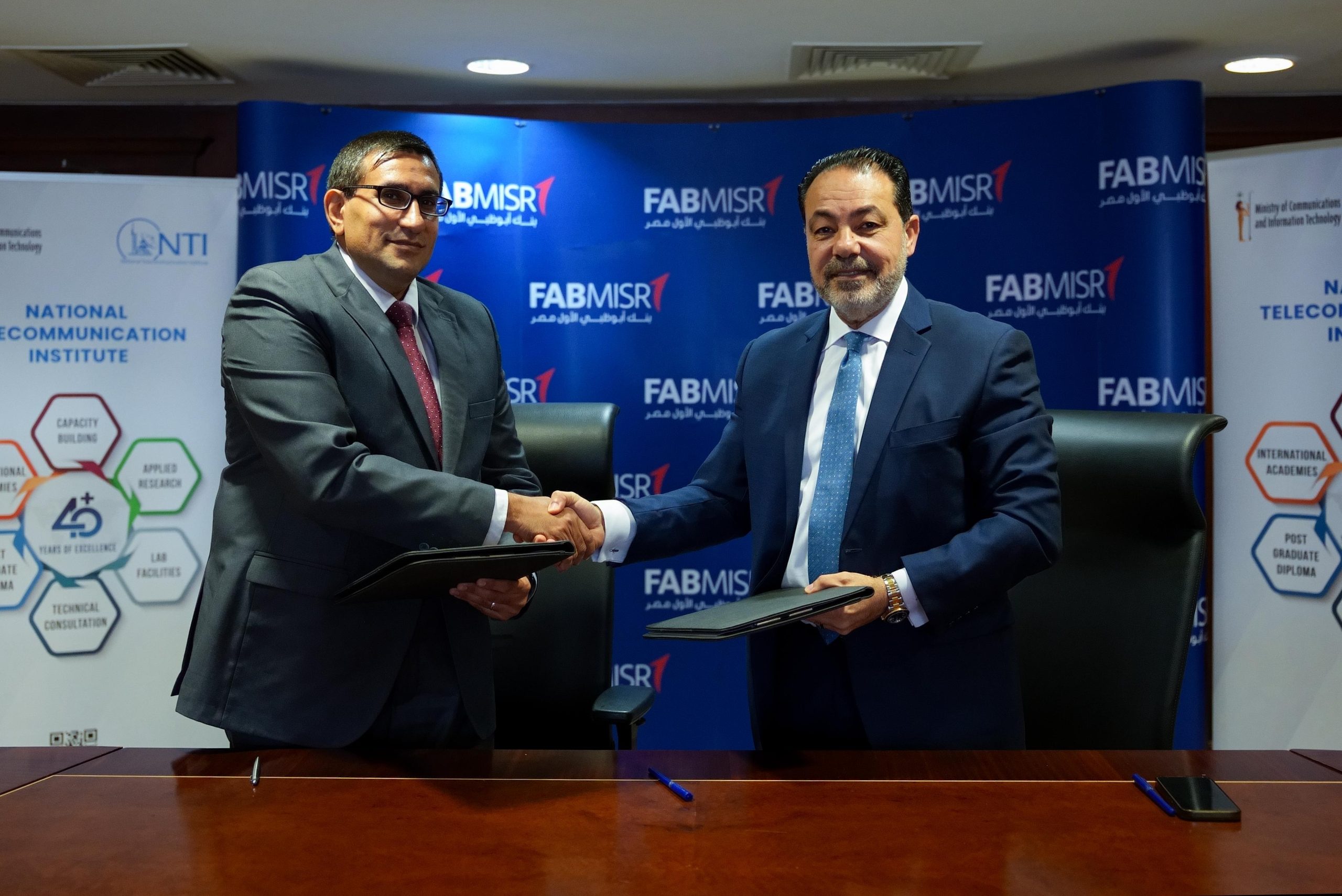 تعاون بين القومي لتنظيم الاتصالات وبنك أبو ظبي الأول