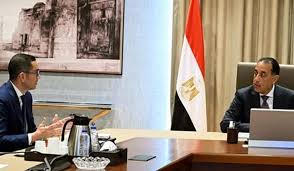 رئيس الوزراء يتابع مع وزير الاستثمار 