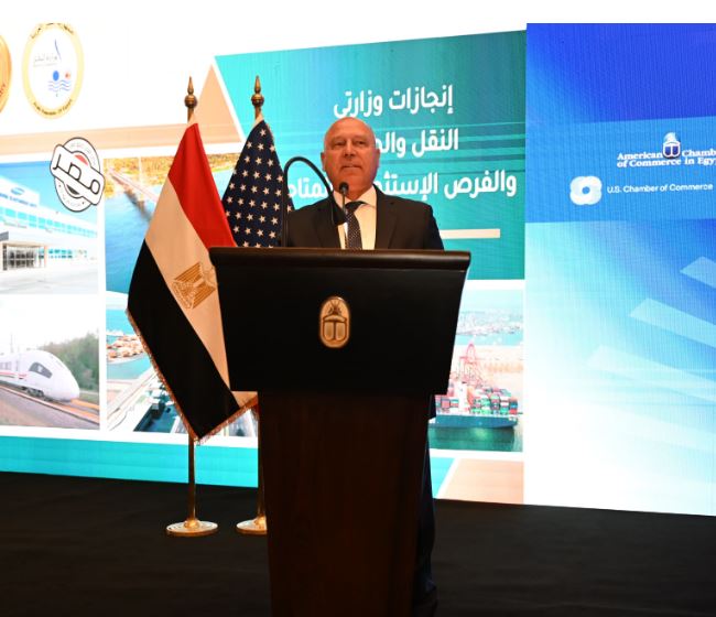 كامل الوزير خلال المؤتمر
