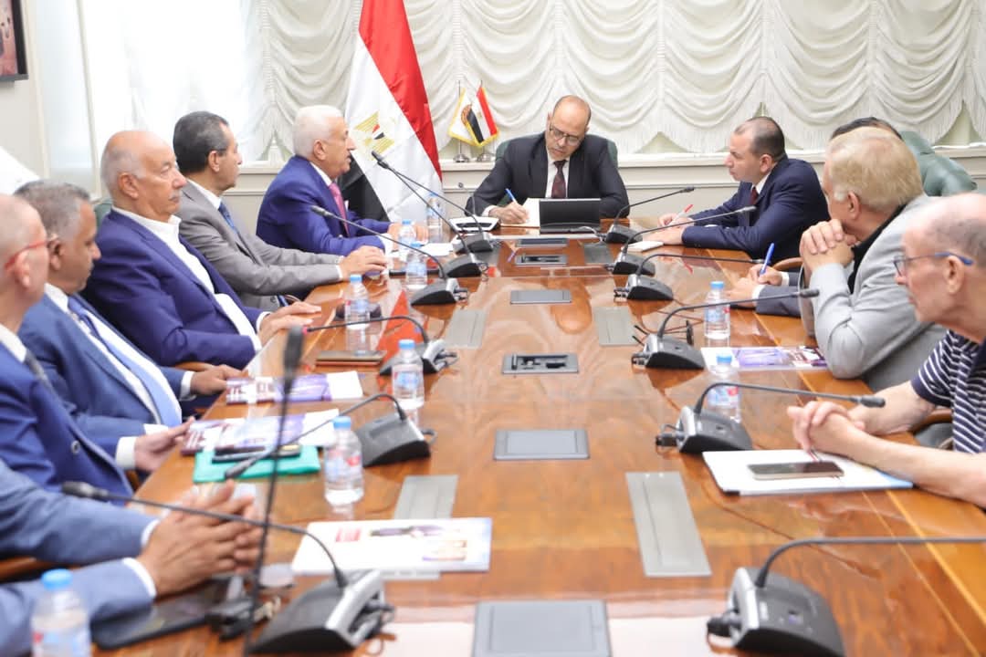 وزير العمل يناقش طرق تحسين أوضاع العاملين بالمدارس الخاصة