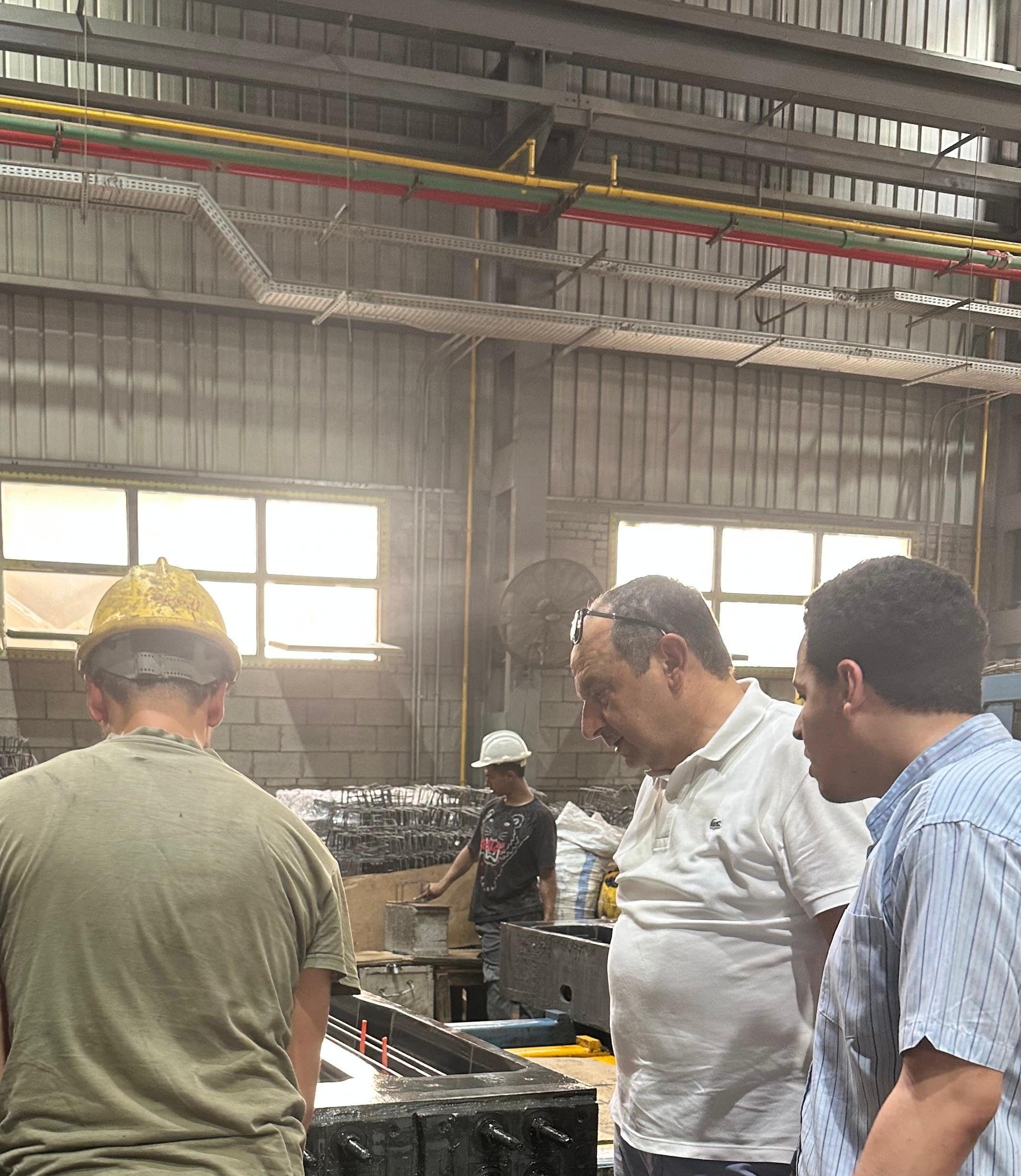 وزير قطاع الأعمال العام في زيارة مفاجئة لشركة "سيجوارت"